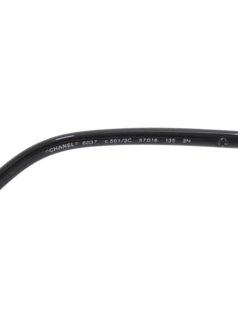 CHANEL noticeable materials dirt